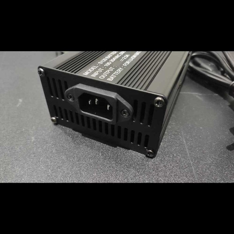 Charger C1200 48V-54,6V 15Ah Lithium Batteries